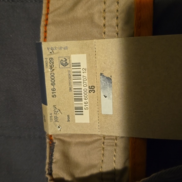 St. Johns Bay Gray Cargo Shorts - Picture 4 of 5